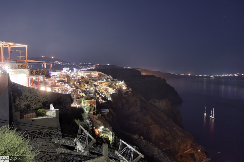 Santorini bei Nacht