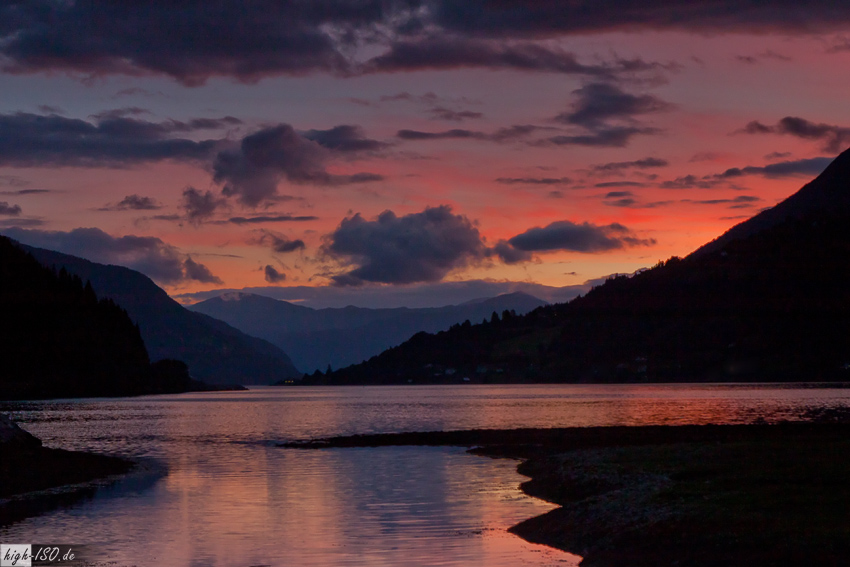 Sonnenuntergang am Innvikfjord