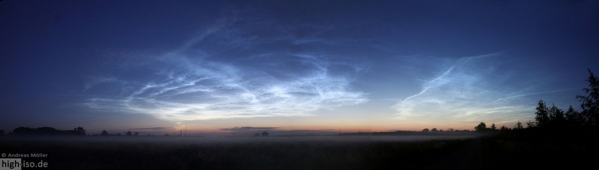 Leuchtende Nachtwolken Panorama